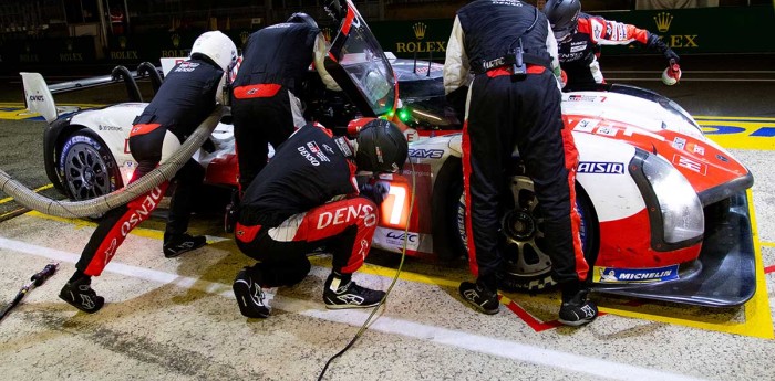 El Toyota de López sorteó la noche y encara el final de Le Mans como líder