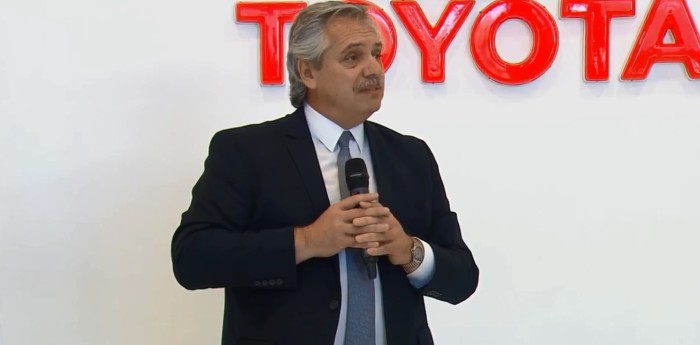 El presidente Fernández, hincha de Toyota