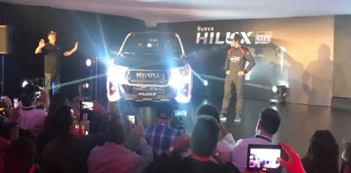 Alonso presentó la nueva Toyota Hilux Gazoo Racing Sport