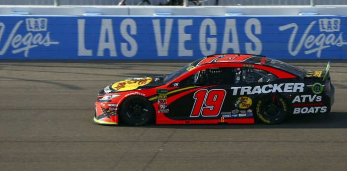 Martin Truex Jr pegó primero en Nascar/Las Vegas