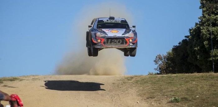 Neuville voló en Cerdeña y derrotó al campeón Ogier