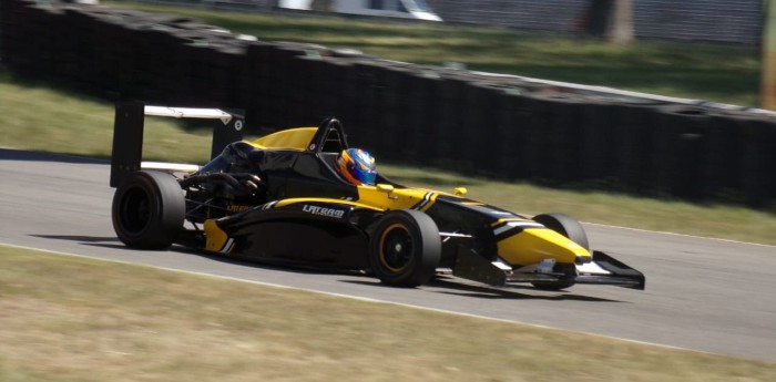 Los equipos de la Fórmula Renault 2.0 giraron en Buenos Aires