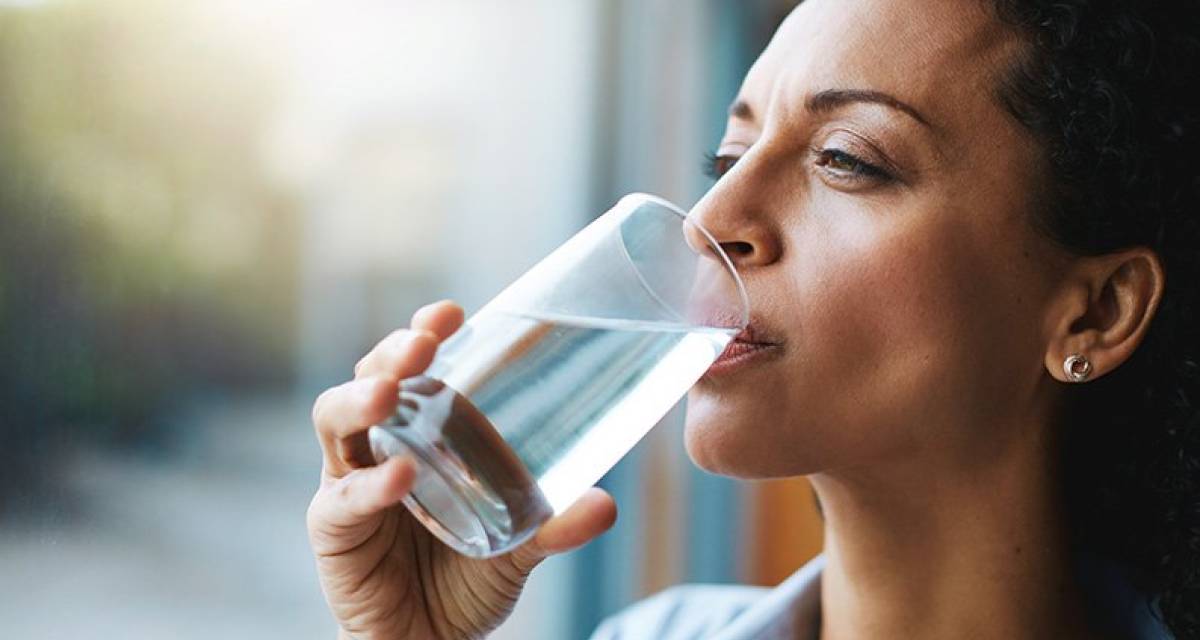 Salud y bienestar: ¿Por qué la hidratación es la clave olvidada de tu energía, piel y mente?