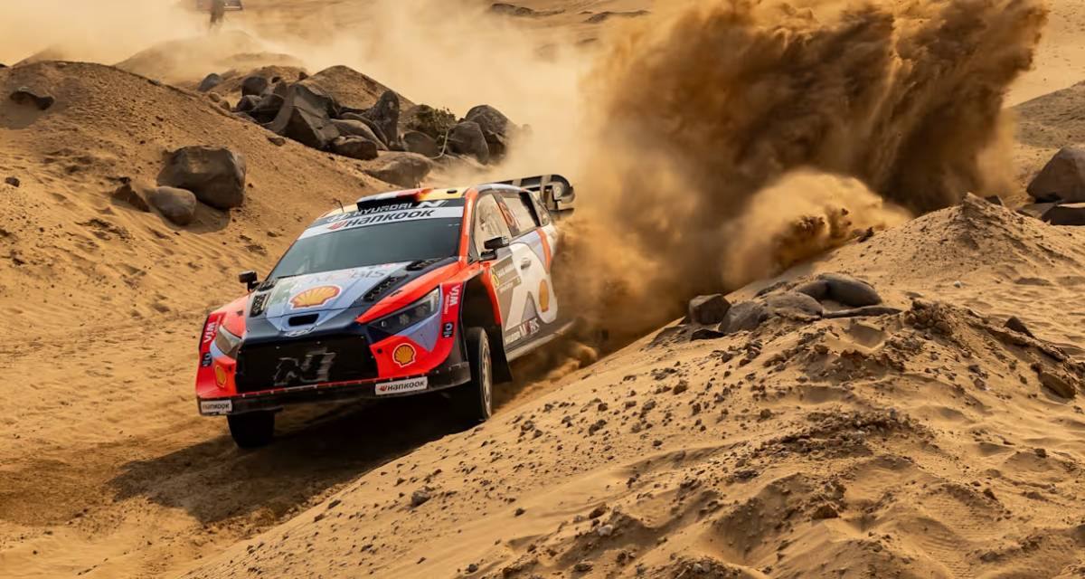 WRC: Fourmaux se mantiene como líder después de un viernes complicado en Arabia Saudita