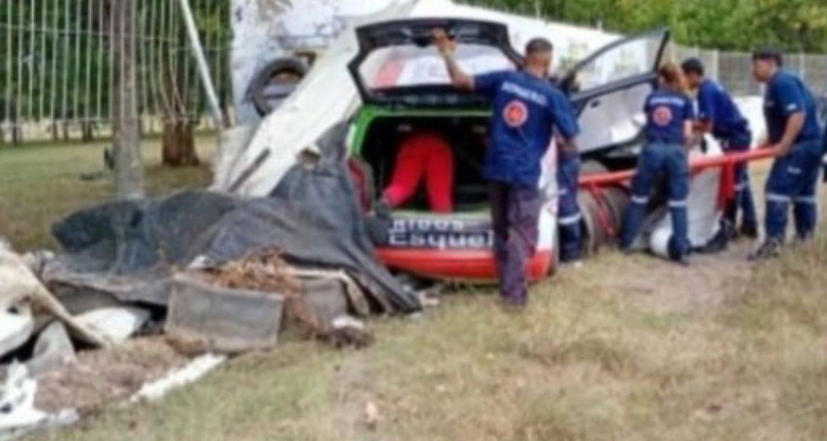¡Impactante! Un piloto de la Clase 2 del Turismo Pista se estrelló y rompió el muro del Mouras de La Plata