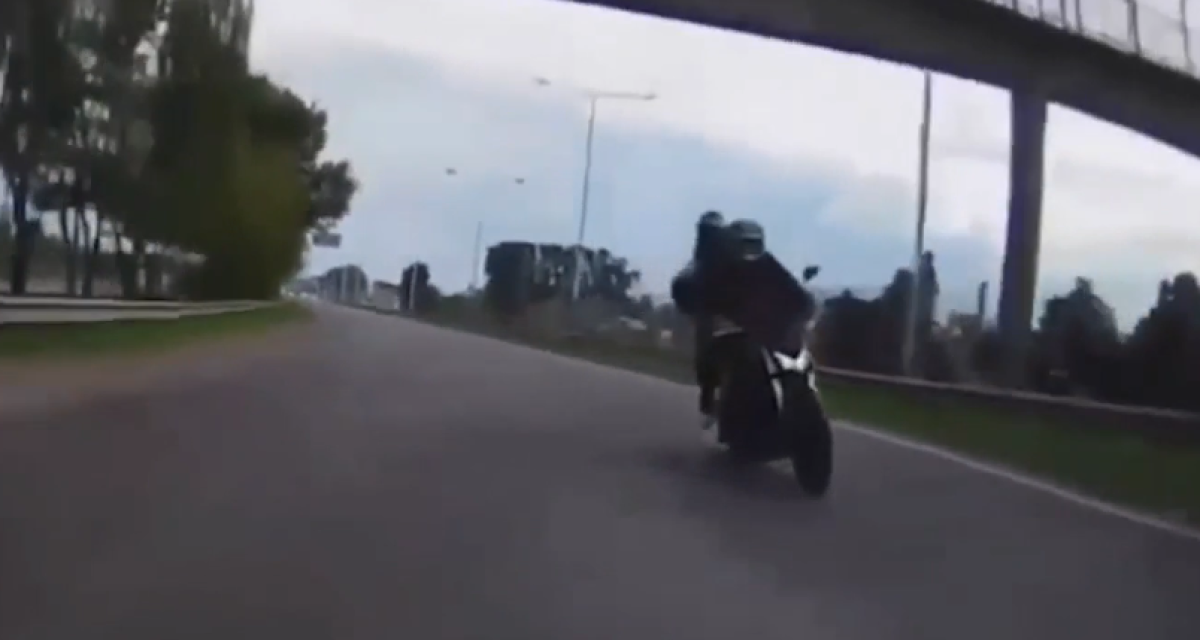 VIDEO: Violento intento de robo en La Matanza: motochorros le dispararon para robarle en plena Ruta 3