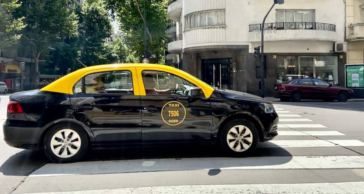 “Gasto 20 mil pesos por semana cuando antes gastaba casi 100 mil pesos por semana”: el relato de un taxista que maneja un vehículo eléctrico