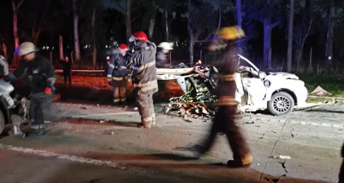 Tragedia en la Ruta 6: murieron cinco personas en un auto tras ser chocados por una camioneta