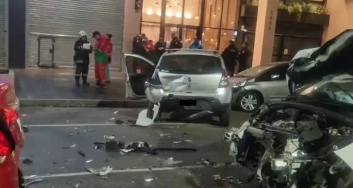 Tres personas resultaron heridas en un fuerte choque entre cuatro autos en Belgrano