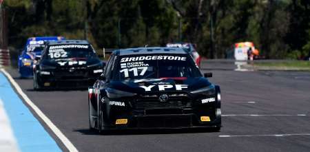 Después de una década, Toyota volvió al triunfo en los 200Km del TC2000