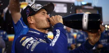 NASCAR: Larson tuvo la suerte de su lado y se consagró campeón en Phoenix