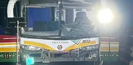 Múltiple choque entre micros que llevaban hinchas de Estudiantes a la final del Clausura en Santiago del Estero