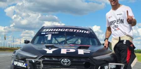 TC2000: ¡De estreno! El Corolla Cross de Rossi ya luce el “1” tras ser campeón