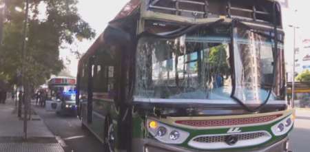 Dos personas resultaron heridas en un choque de colectivos en Palermo