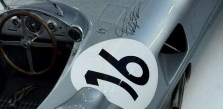 Para la historia: Colapinto inmortalizó su firma en la "Flecha de Plata" de Fangio con la que giró en Buenos Aires