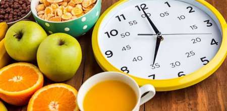 Salud y bienestar: por qué la hora en la que comes importa tanto como los alimentos elegidos