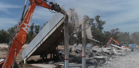 Paso a paso: así se demolió la histórica tribuna de la Horquilla en el autódromo de Buenos Aires
