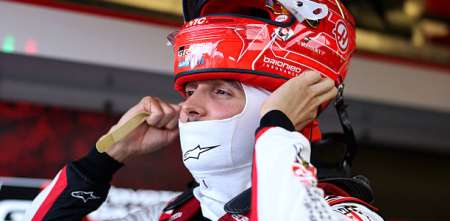 Ocon se considera agente libre mientras Haas define su futuro en F1 para 2027
