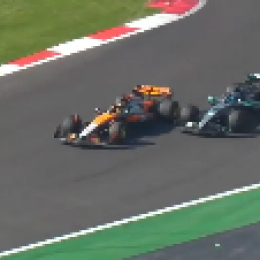 F1: Piastri remontó y ejecutó una ajustada maniobra con Russell para seguir con vida en el campeonato