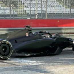 F1: ¡A lo Maradona! Checo Pérez giró en Imola con una Ferrari negra