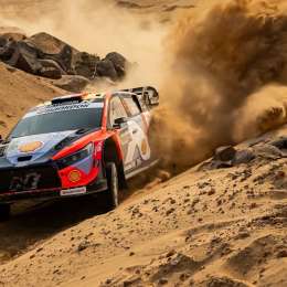 WRC: Fourmaux se mantiene como líder después de un viernes complicado en Arabia Saudita