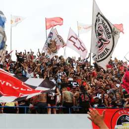 TC: ¡El publico presente! La hinchada festejó el quinto titulo de Canapino en La Plata