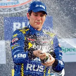 Del automovilismo a la política: el ex piloto que se convirtió en presidente de Newell's