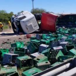 ¡Insólito! Un camión que transportaba cerveza volcó en Santa Fe y se robaron la carga