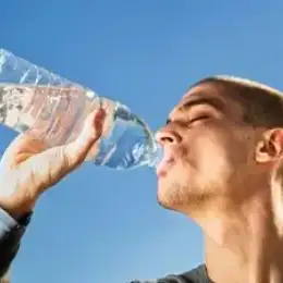 Salud y bienestar: ¿Por qué el agua es tu mejor defensa ante las olas de calor de enero?