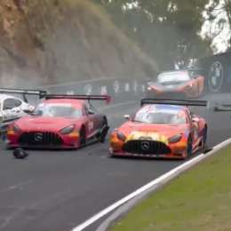 Escalofriante accidente en las 12 horas de Bathurst a 250km/h