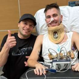 Yacopini recibió la visita de su navegante Dani Oli y le hizo una promesa: "Voy a cambiar esta sillita por el auto de nuevo"