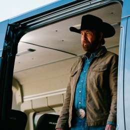 Falleció Chuck Norris: su historia ligada al automovilismo y su fanatismo por las joyas mecánicas