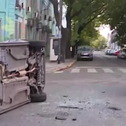 Choque y vuelco en Barracas: circulaba en contramano y dejó un saldo de dos heridos