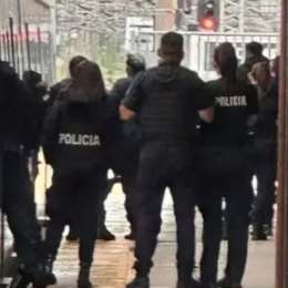 Un hombre armado tomó de rehén a una mujer a bordo del Tren Roca