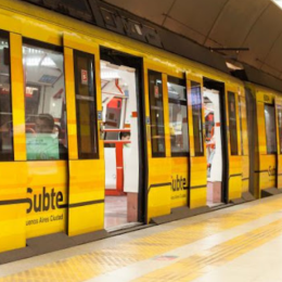 Protestas en la línea B del subte: trabajadores liberan los molinetes en la estación Federico Lacroze