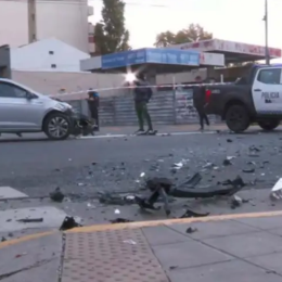 Fuerte choque entre un auto y un taxi en Floresta: hay tres heridos y calles cortadas