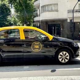 “Gasto 20 mil pesos por semana cuando antes gastaba casi 100 mil pesos por semana”: el relato de un taxista que maneja un vehículo eléctrico