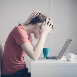 Salud y bienestar: estrategias para domar el estrés laboral sin perder la cabeza