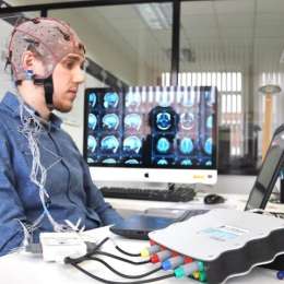 Interfaces cerebro-computadora: el avance de los chips neuronales y el debate ético sobre conectar el cerebro humano con las máquinas