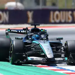 F1: Russell logró la pole en Barcelona, extendió el dominio de Mercedes y Colapinto fue 13°