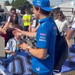 F1: ¡Pura emoción! Colapinto recibió el cariño de los fanáticos argentinos en Barcelona