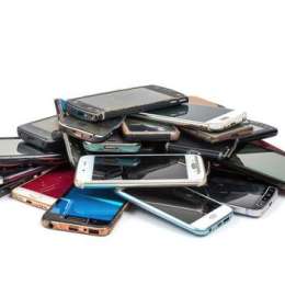 Por qué los fabricantes quieren que los usuarios cambien menos seguido de celular