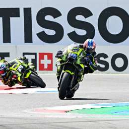 MotoGP: Ogura logró su primera victoria en Assen en una carrera con fuerte caída de Bezzecchi