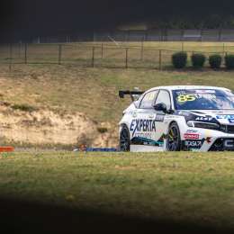 TCR Europe: Tiago Pernía concretó una arranque positivo en Hungría