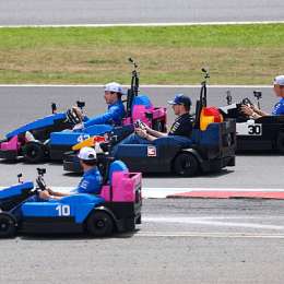 El curioso momento que protagonizó Colapinto arriba de un auto de LEGO en Silverstone