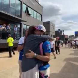F1: el abrazo de Colapinto con María Catarineu después de concretar la remontada en Silverstone