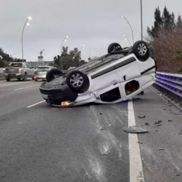 Impactante choque y vuelco en General Paz: hay dos heridos