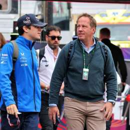 F1: Jamie Campbell Walter se metió en el medio de Colapinto y María Catarineu por la final del Mundial