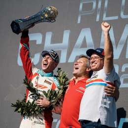 Leonel Pernía se convirtió en el primer argentino en ser campeón del TCR Brasil