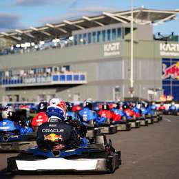 Cuántas vueltas tardó Max Verstappen en pasar a sus 100 rivales en karting